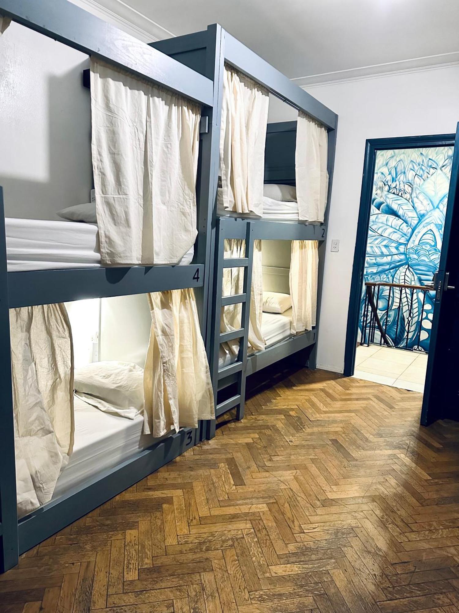 Hostal Gorilla *